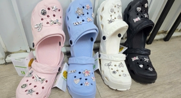 Dép Sục Nữ ADIZ&QB Gắn Charm Cao Cấp – Nhẹ Êm, Thời Trang, Đủ Size 37–40